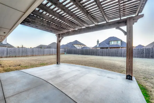 Photo 7 — 12813 Red Spruce Circle, Oklahoma City, OK 73142