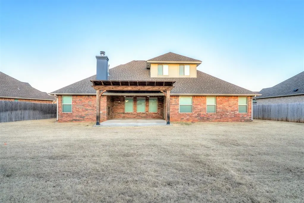 Photo 8 — 12813 Red Spruce Circle, Oklahoma City, OK 73142