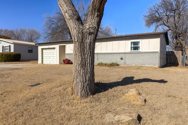 Photo 3 — 1411 NW Ozmun Avenue, Lawton, OK 73507