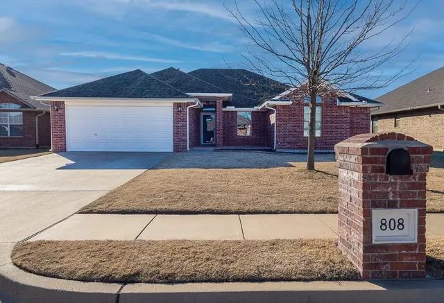 Front exterior — 808 Canyon Drive, Yukon, OK 73099