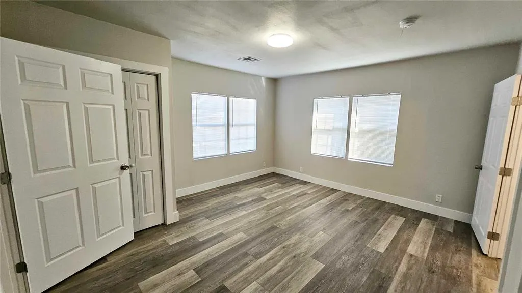 Photo 14 — 1424 NE 10th Street, Oklahoma City, OK 73117