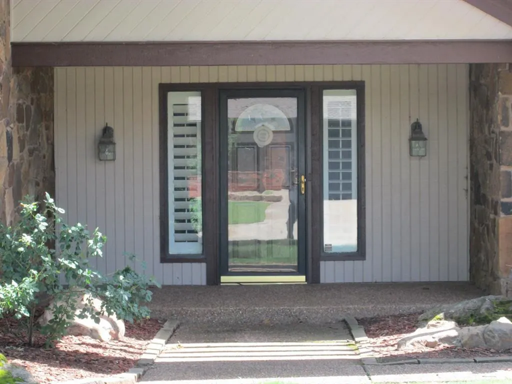 Photo 2 — 4404 Tamarisk Drive, Oklahoma City, OK 73120