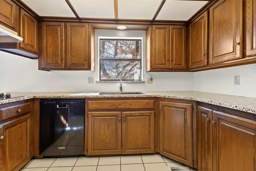 Photo 9 — 4404 Tamarisk Drive, Oklahoma City, OK 73120