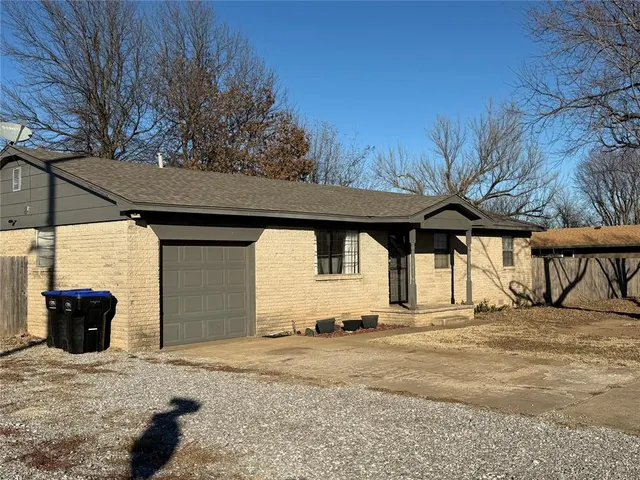 Photo 2 — 908 SW South Street, Minco, OK 73059