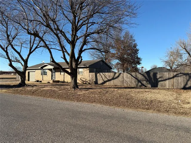 Photo 3 — 908 SW South Street, Minco, OK 73059