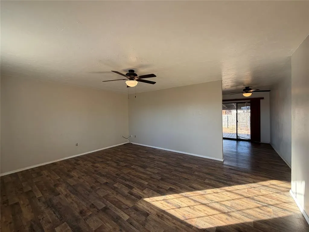 Photo 4 — 908 SW South Street, Minco, OK 73059