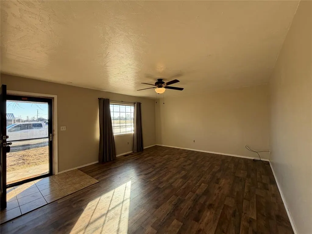 Photo 12 — 908 SW South Street, Minco, OK 73059