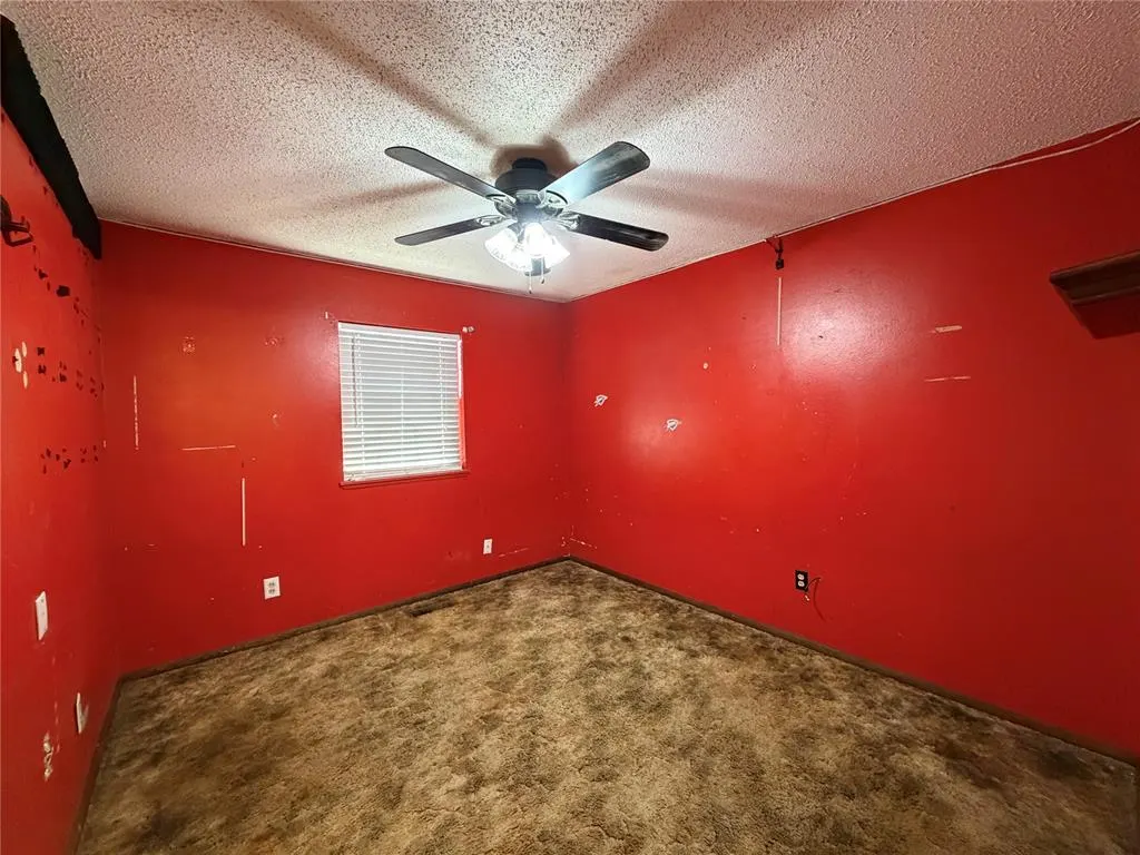 Photo 13 — 908 SW South Street, Minco, OK 73059