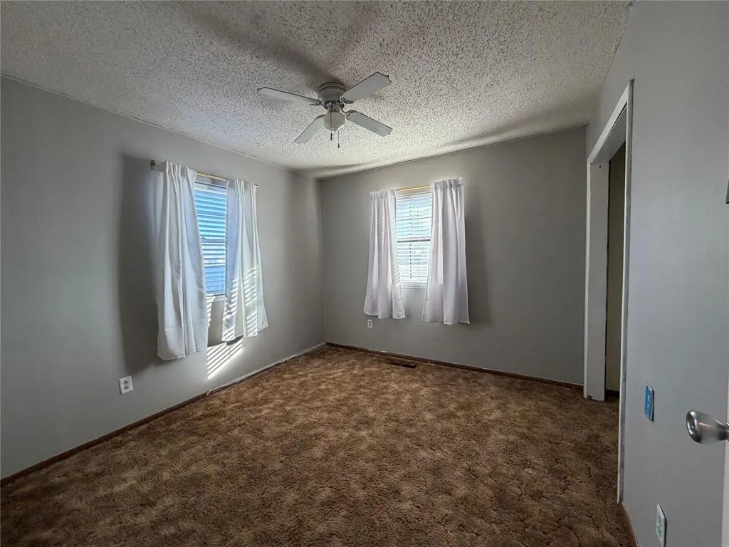 Photo 15 — 908 SW South Street, Minco, OK 73059