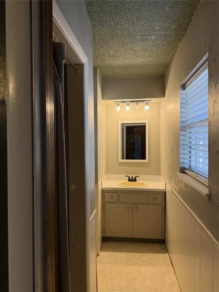 Photo 17 — 908 SW South Street, Minco, OK 73059
