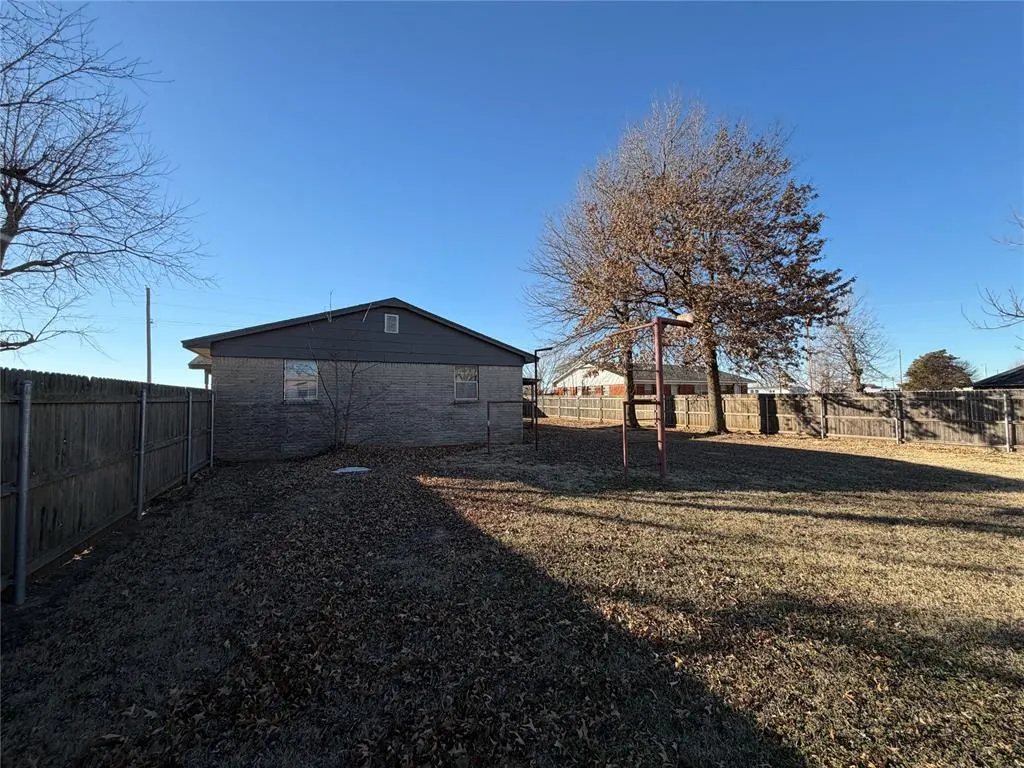 Photo 21 — 908 SW South Street, Minco, OK 73059