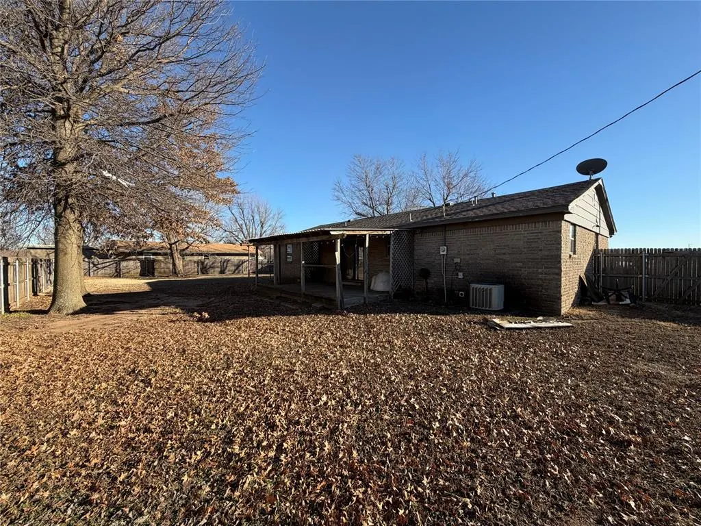 Photo 23 — 908 SW South Street, Minco, OK 73059