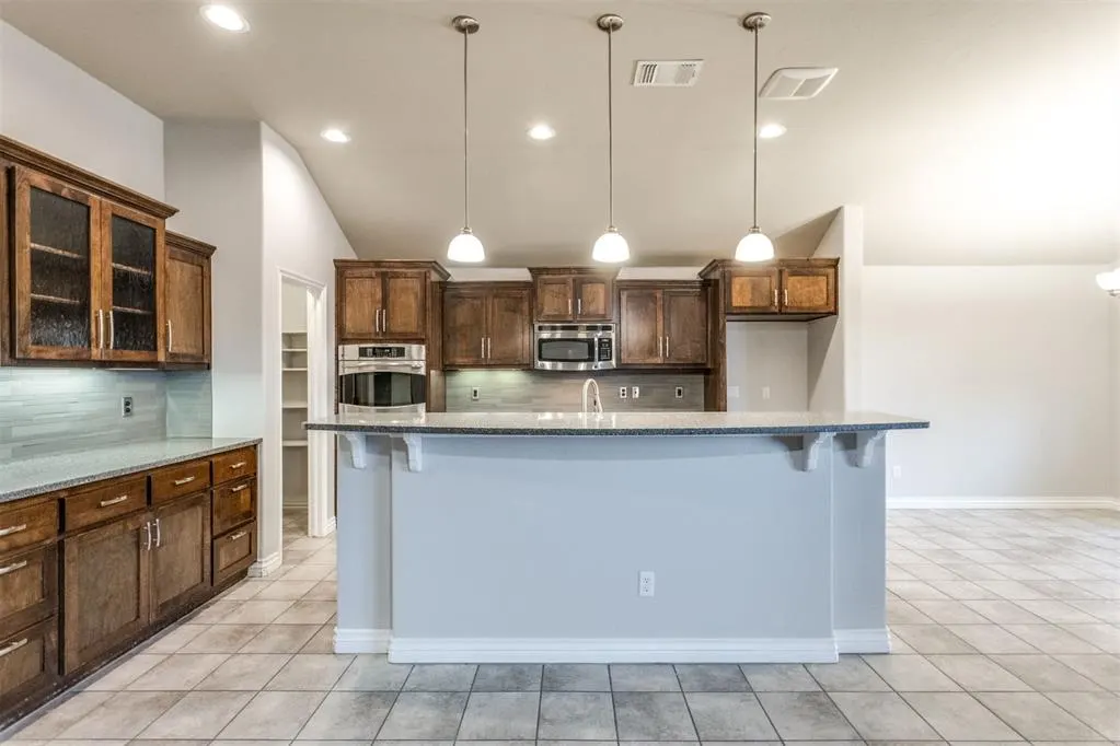Photo 5 — 2408 SW 141st Street, Oklahoma City, OK 73170