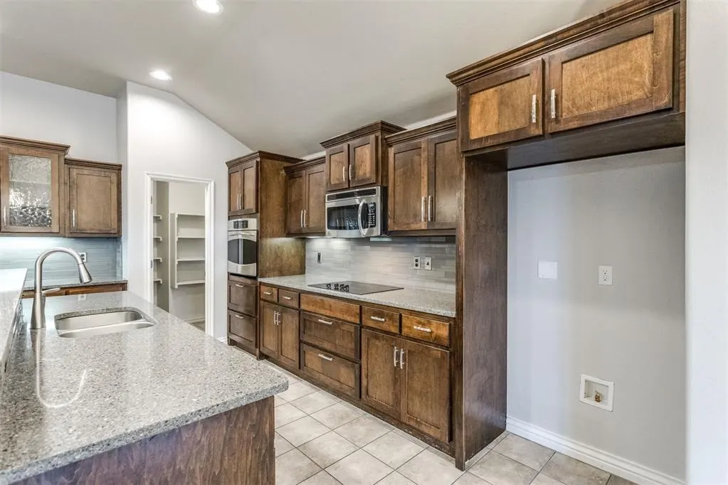 Photo 9 — 2408 SW 141st Street, Oklahoma City, OK 73170