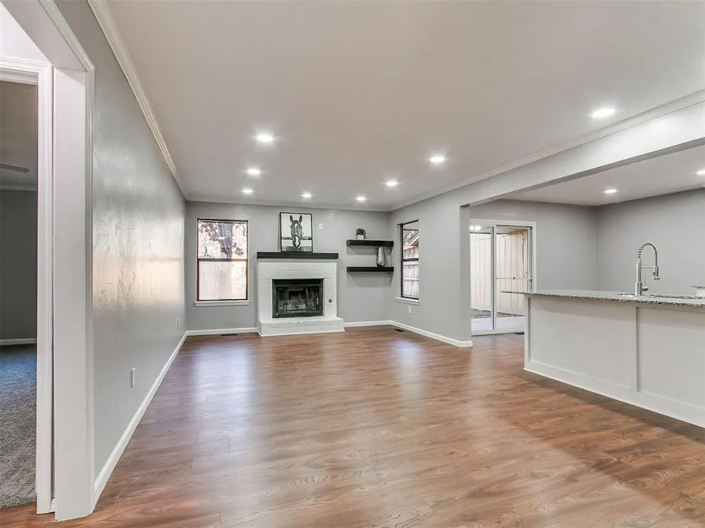 Photo 5 — 113 Woodbridge Circle, Edmond, OK 73012