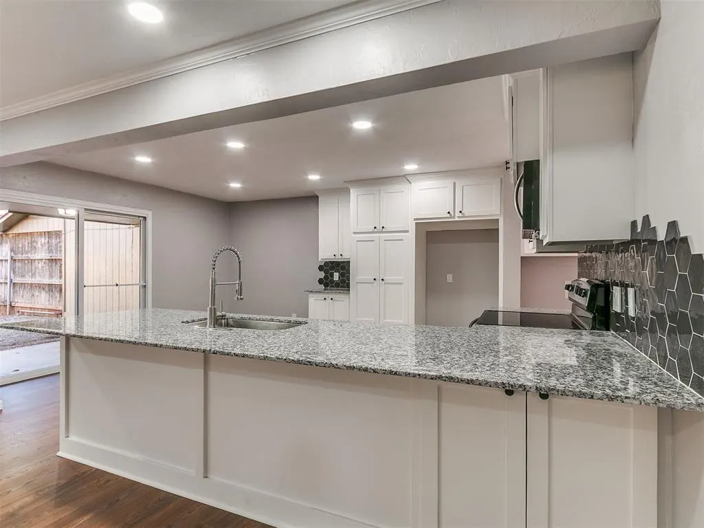 Photo 6 — 113 Woodbridge Circle, Edmond, OK 73012