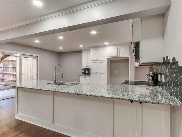 Photo 6 — 113 Woodbridge Circle, Edmond, OK 73012