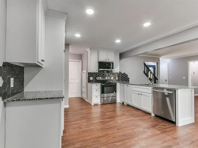 Photo 7 — 113 Woodbridge Circle, Edmond, OK 73012