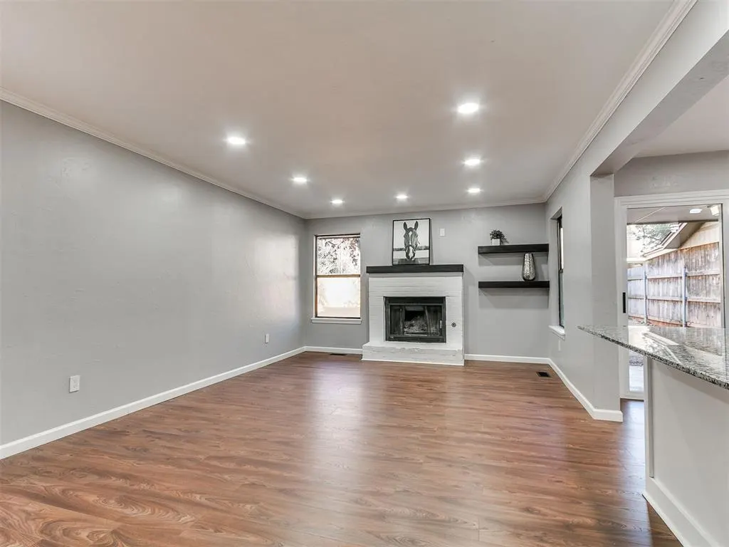 Photo 12 — 113 Woodbridge Circle, Edmond, OK 73012