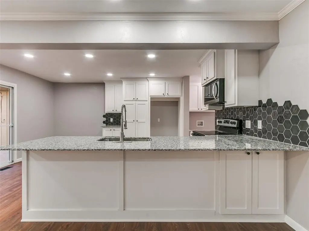 Photo 13 — 113 Woodbridge Circle, Edmond, OK 73012
