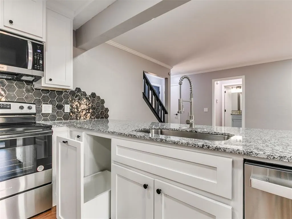 Photo 18 — 113 Woodbridge Circle, Edmond, OK 73012