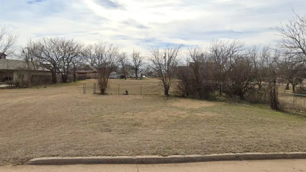 Front exterior — 1910 SW A Avenue, Lawton, OK 73501