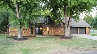 Sold home at 606 N Country Club Terrace