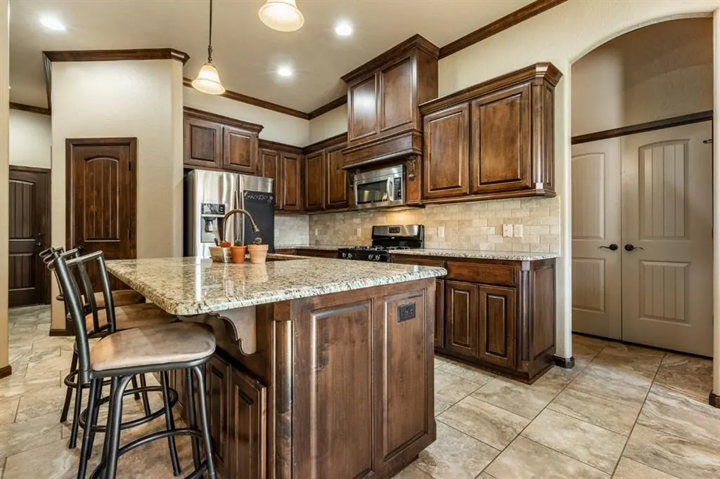 Photo 5 — 542 W Chickasaw Court Way, Mustang, OK 73064
