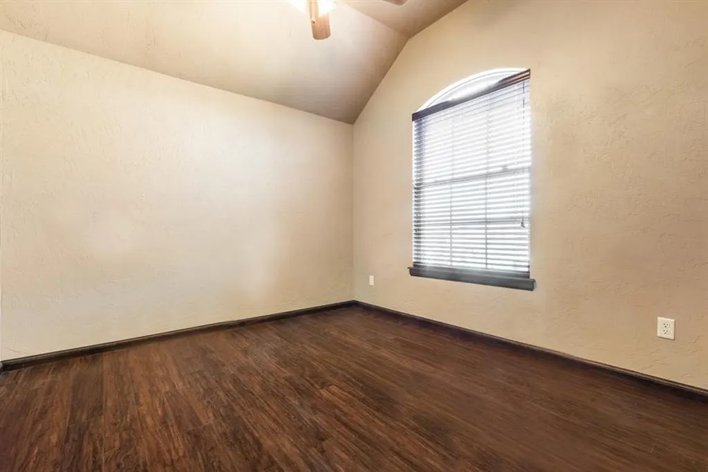Photo 12 — 542 W Chickasaw Court Way, Mustang, OK 73064