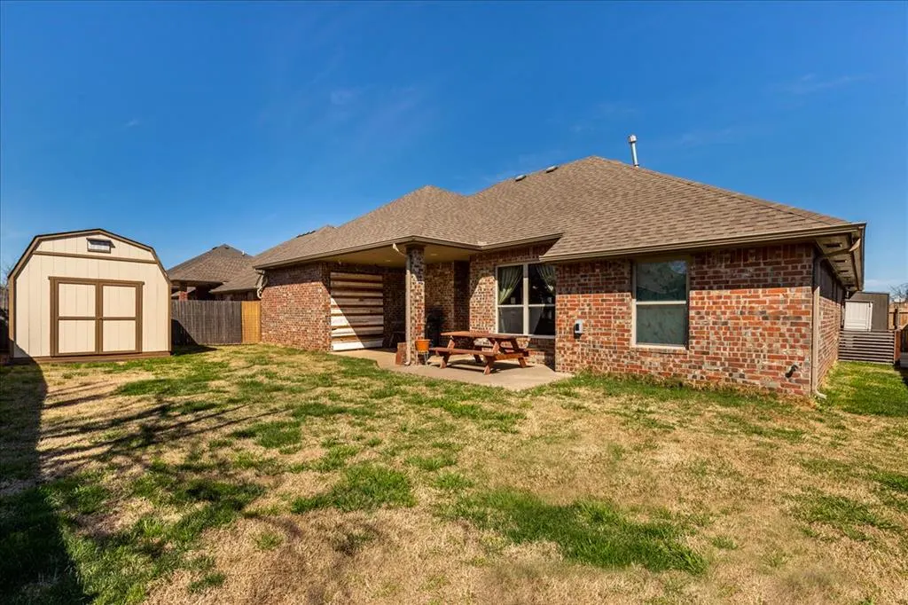 Photo 17 — 542 W Chickasaw Court Way, Mustang, OK 73064