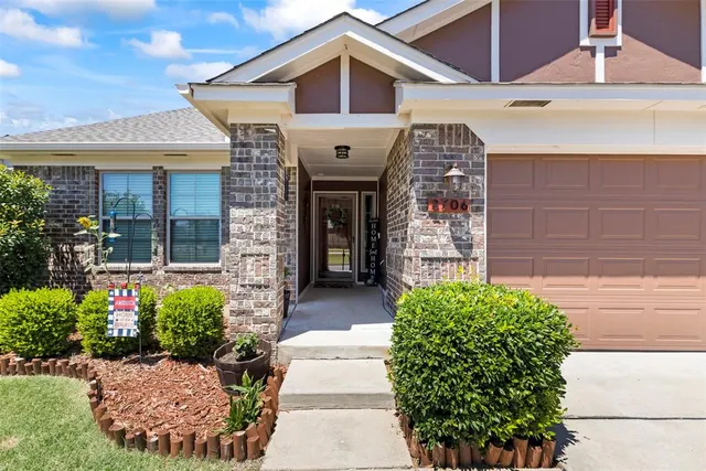 Front exterior — 2706 Trailwood Drive, Norman, OK 73069