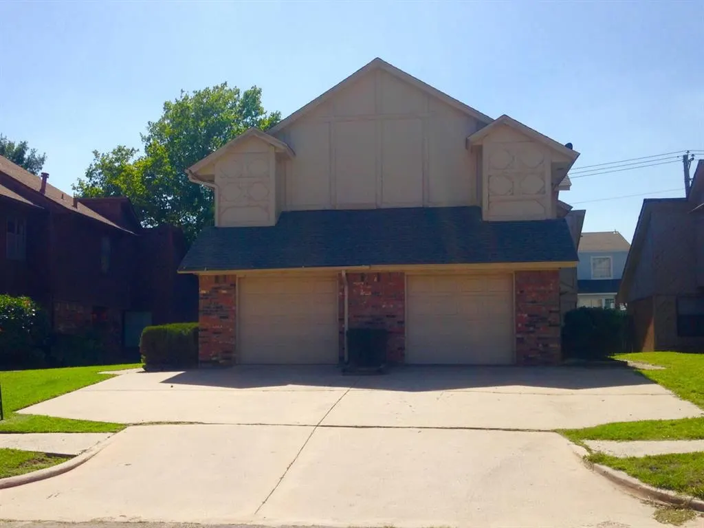 Front exterior — 310 Town Park Road, Norman, OK 73072