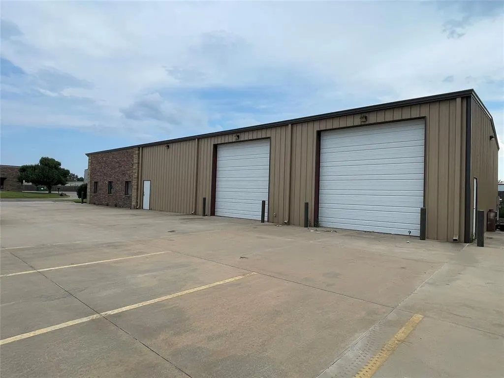 Front exterior — 8209 N Glade Avenue, Oklahoma City, OK 73132