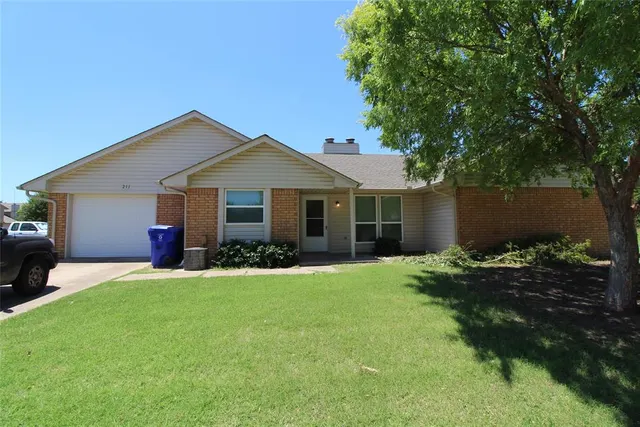 Photo 2 — 211 Skylark Court, Norman, OK 73069