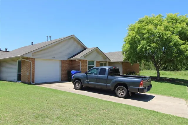 Photo 3 — 211 Skylark Court, Norman, OK 73069