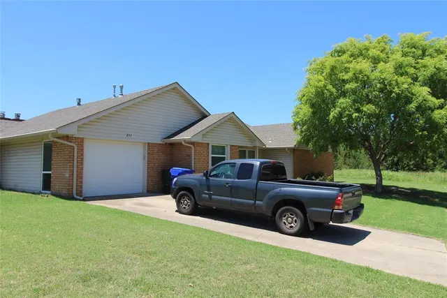 Photo 4 — 211 Skylark Court, Norman, OK 73069
