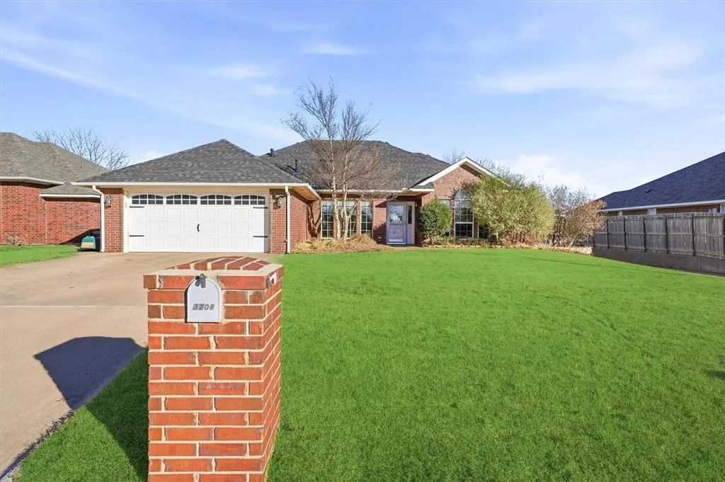 Photo 2 — 3208 Peacock Lane, Altus, OK 73521