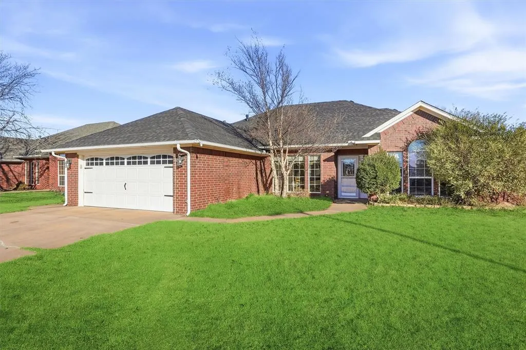 Photo 3 — 3208 Peacock Lane, Altus, OK 73521