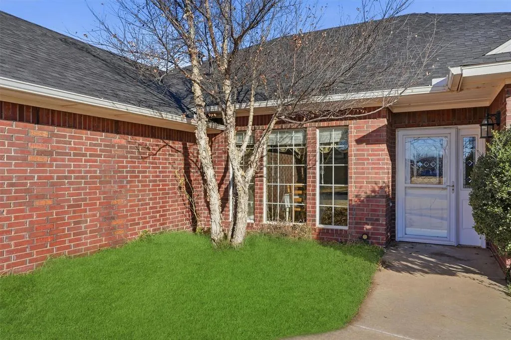 Photo 5 — 3208 Peacock Lane, Altus, OK 73521