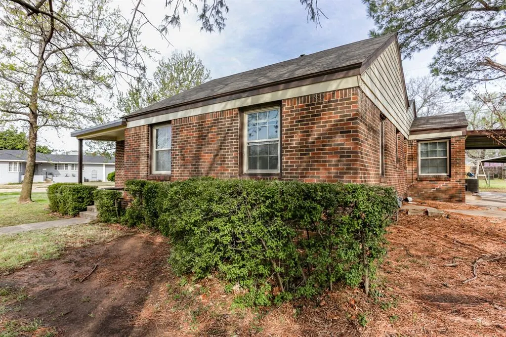 Photo 2 — 401 E 7th Street, Edmond, OK 73034