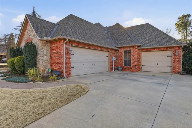 Photo 2 — 3101 Meriweather Road, Edmond, OK 73003