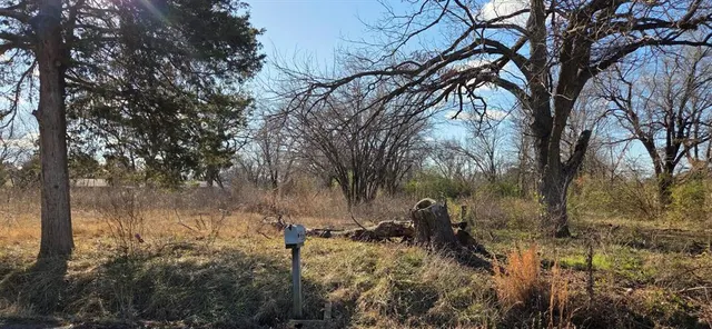 Photo 2 — 601 E Willow Street, Holdenville, OK 74848