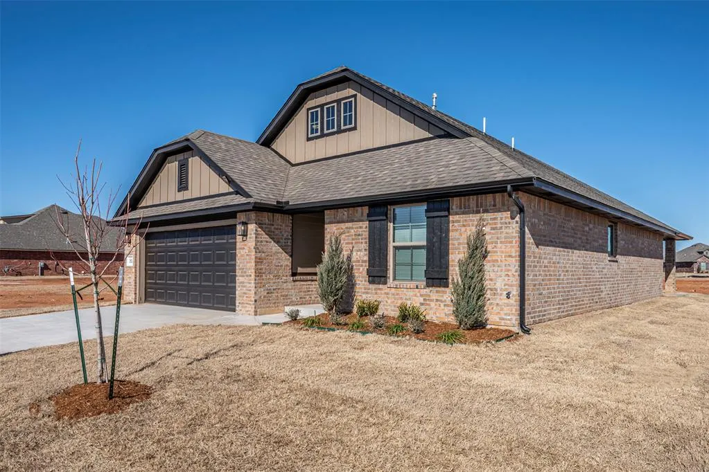 Front exterior — 1924 Long Cove Avenue, Yukon, OK 73099