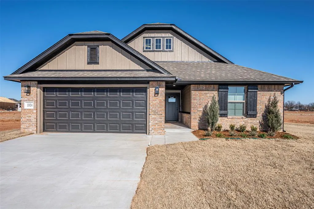 Photo 2 — 1924 Long Cove Avenue, Yukon, OK 73099