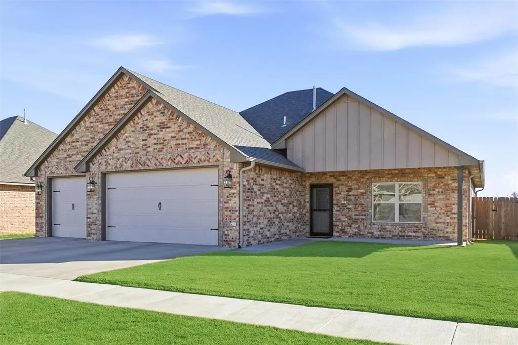Photo 3 — 2112 Longhorn Trail, Altus, OK 73521
