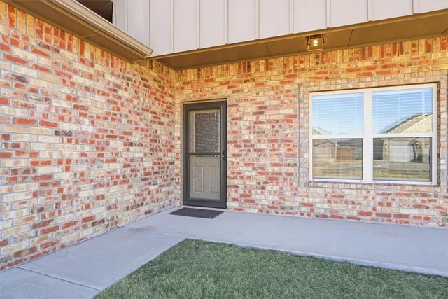 Photo 5 — 2112 Longhorn Trail, Altus, OK 73521