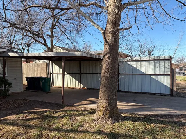 Photo 6 — 220 SE 53rd Street, Oklahoma City, OK 73129