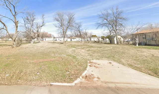 Front exterior — 2805 SW I Avenue, Lawton, OK 73505
