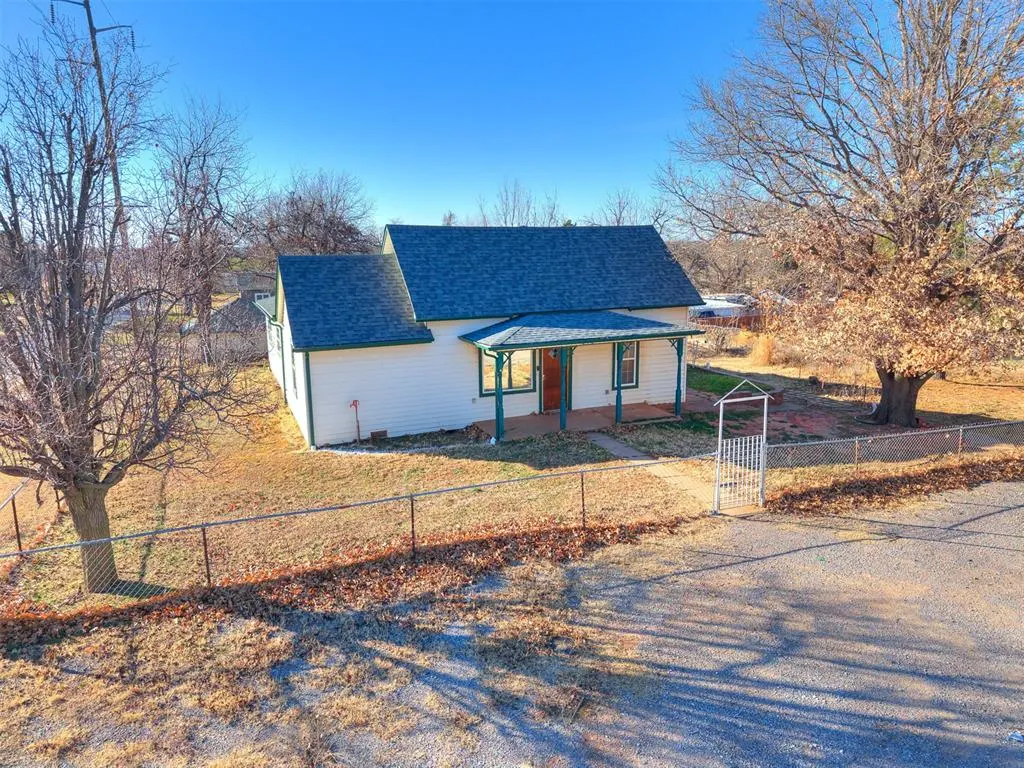 Photo 2 — 418 S 10th Street, Kingfisher, OK 73750