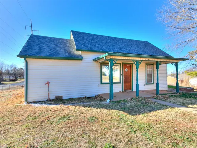 Photo 4 — 418 S 10th Street, Kingfisher, OK 73750